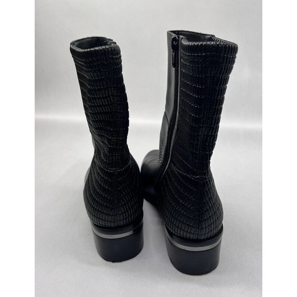 Vaneli Black Leather Zip Up Ankle Booties Boots Women's Size 7.5M - Picture 2 of 6